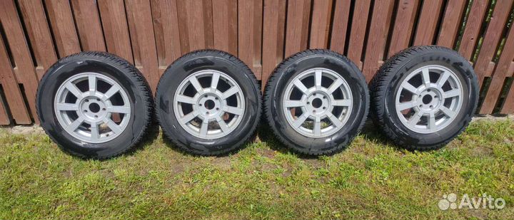 Kumho I'Zen KW22 215/65 R16 98T