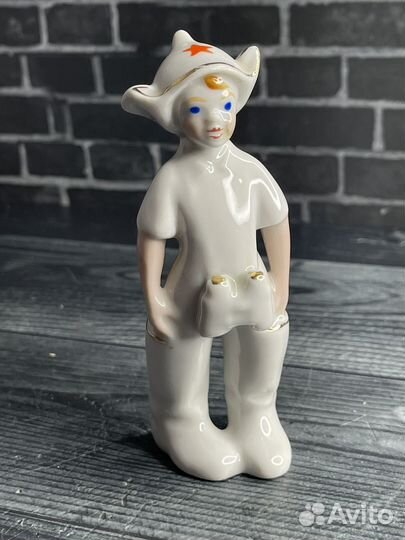 Фарфоровая Статуэтка СССР