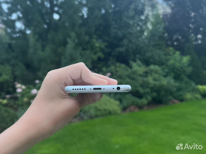 Телефон iPhone 6s