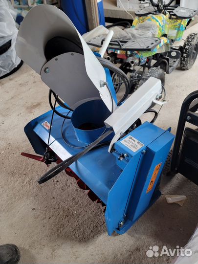 Снегоуборочная приставка к мотоблоку