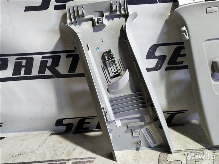 Обшивка центральной стойки Volkswagen Tiguan 5N