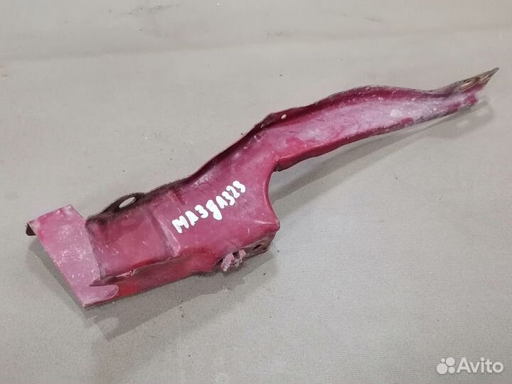 Кронштейн замка капота Mazda 323 5E 1.5 1980-1989