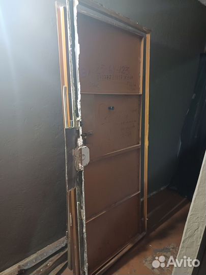 Дверь входная металлическая
