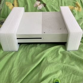 Xbox one+ два джойстика+игры