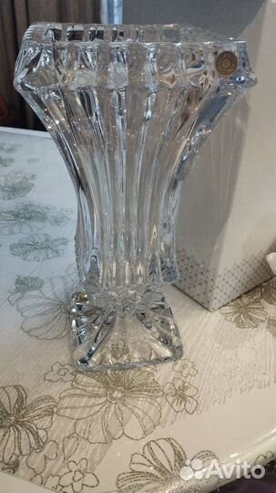 Большая хрустальная ваза для цветов