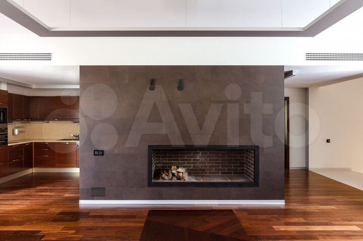 Дом 1500 м² на участке 10 га