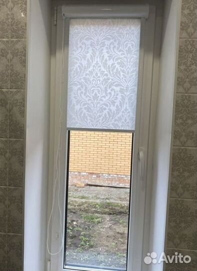 Рулонные шторы в коробе и с направляющими V8640