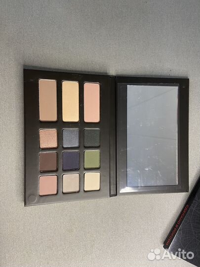 Черная Москва палетка теней RBG