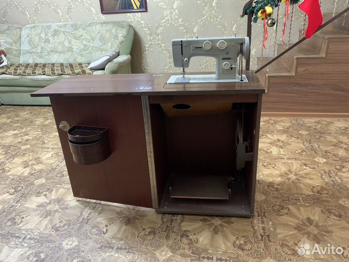 Швейная машина Подольск 142