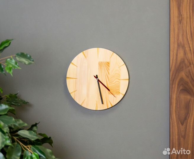 Часы настенные в стиле лофт из натурального дерева