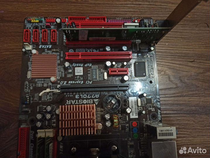 Материнская плата с процессором и памятью