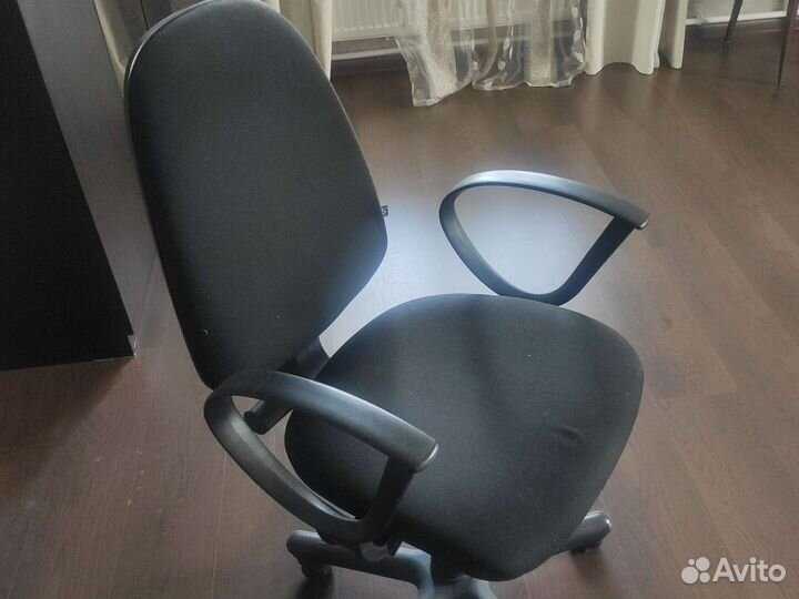 Офисное кресло