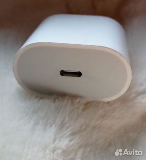 Зарядное устройство - адаптер Apple, 20W, USB-C