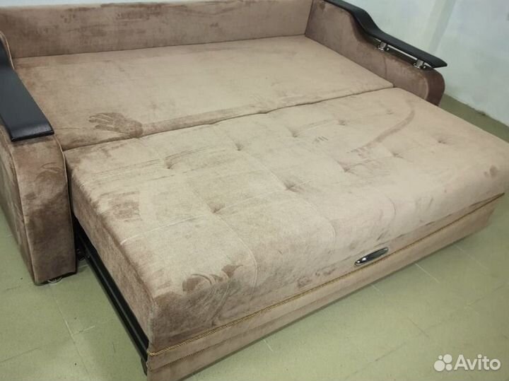 Диван на металлокаркасе