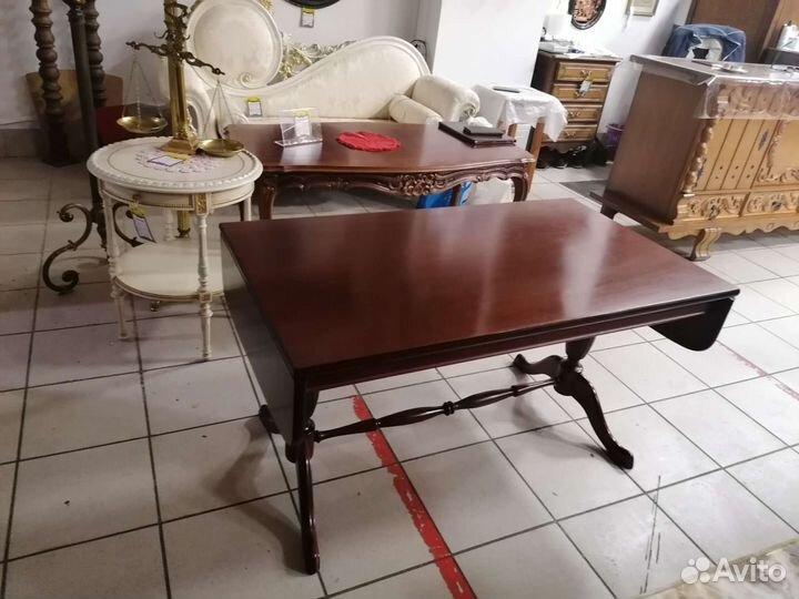 Столик журнальный, натуральное дерево, Италия