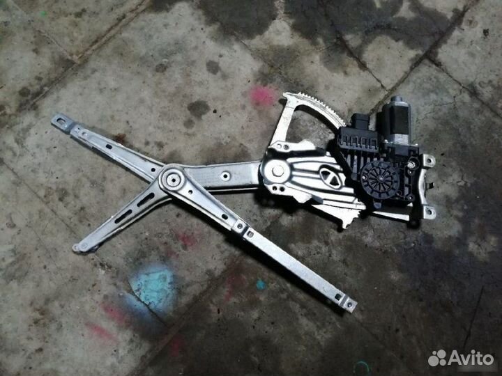 Стеклоподъемник передний правый Opel Astra H