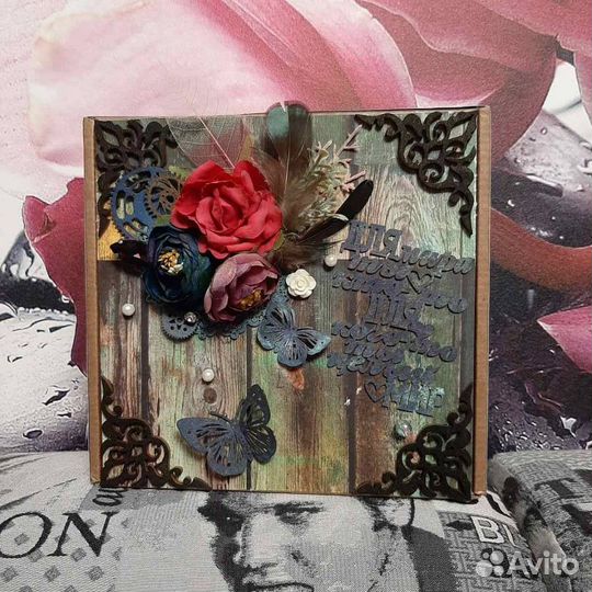 Подарочная коробка