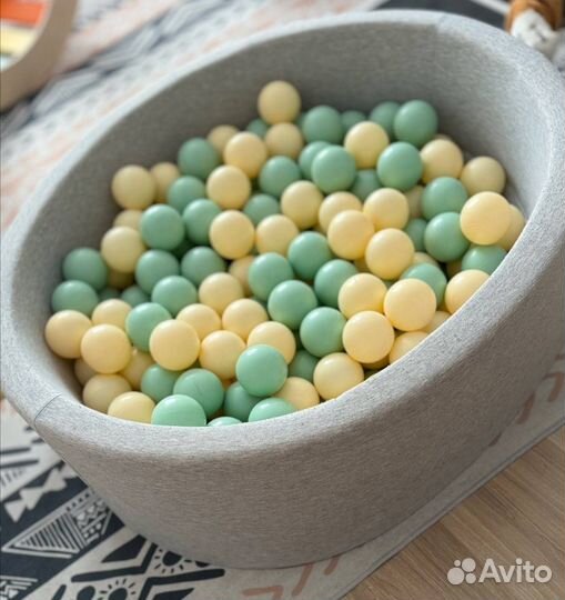 Сухой бассейн с шариками