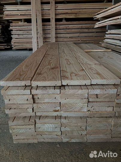 Дачные постройки с досками из лиственницы