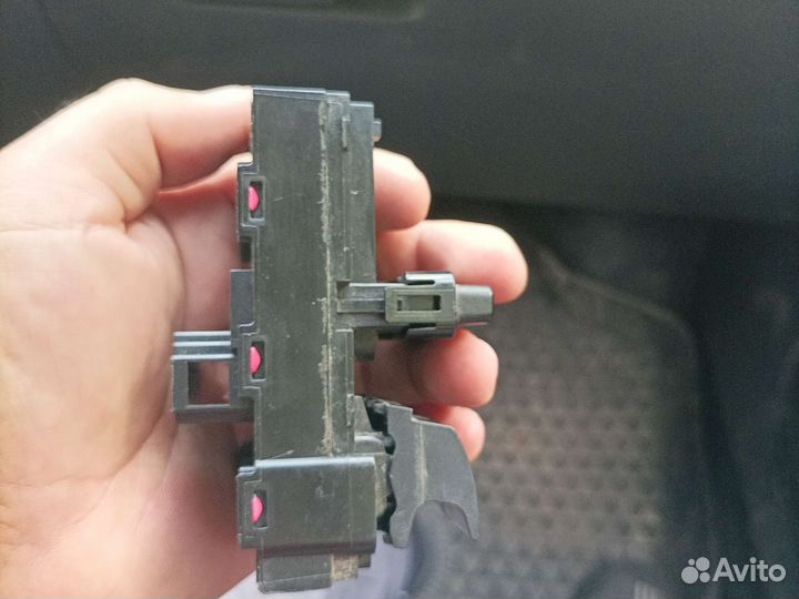 Блок управления стеклоподъёмниками на поло седан