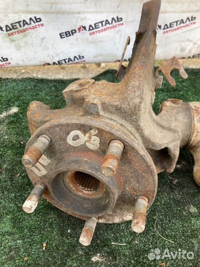 Кулак поворотный передний правый Nissan Primera