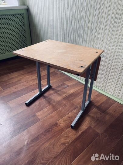 Школьная парта