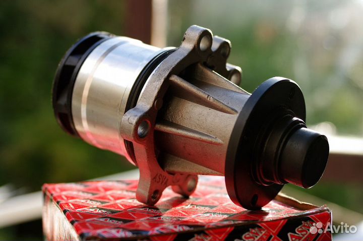 Помпа BMW E36, E34 двиг. M40/M43 1.6-1.8 л. новая