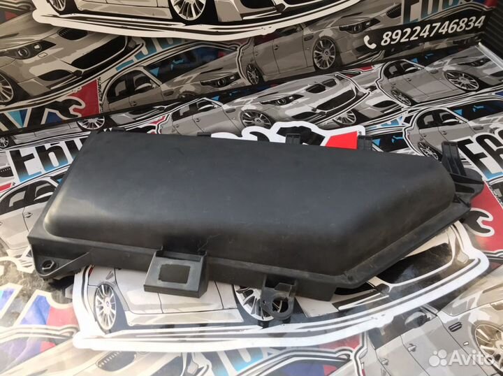 Крышка правого салонного фильтра Bmw e60