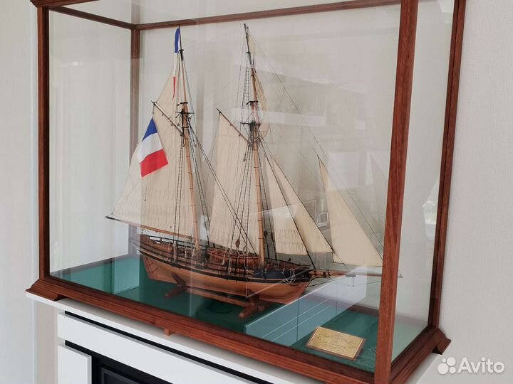 Модель парусного корабля