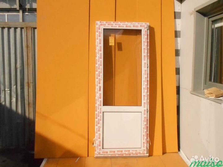 Пластиковая дверь глухая новая и б у700&2000