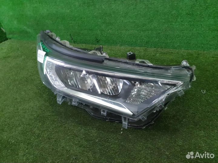 Фара правая Toyota RAV4