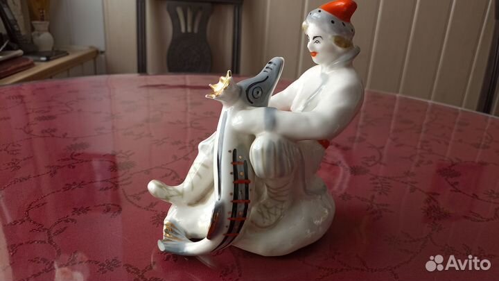 Фарфоровые статуэтки