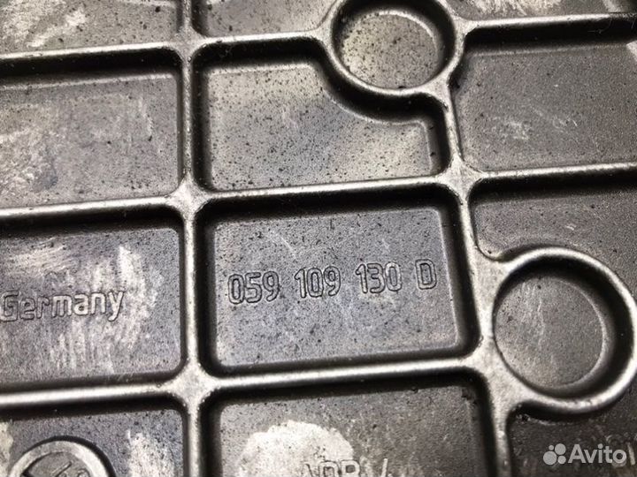 Крышка двигателя Volkswagen Touareg 3.0 TDI