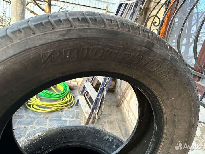 Bridgestone Dueler H/T 687 225/65 R17