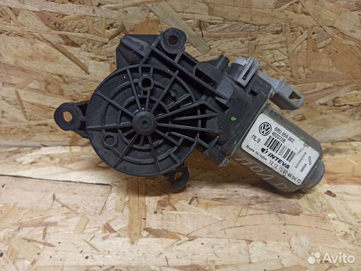 Моторчик подъемника переднего правого Polo 5