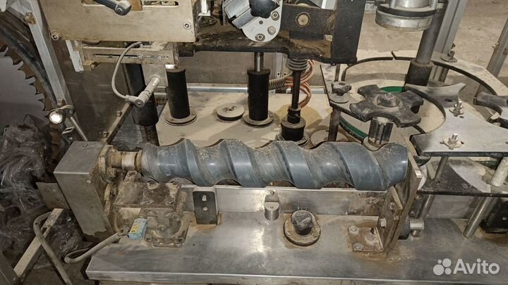 Автомат для надевания и обжима капсулы шампанского