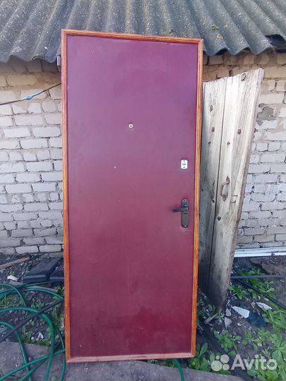 Дверь входная металлическая от застройщика