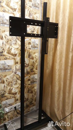 Кронштейн для телевизора, мобильный