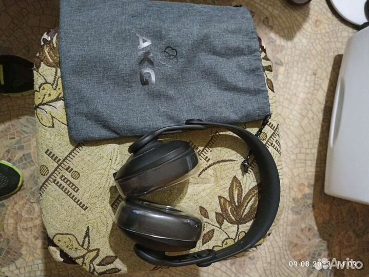 Беспроводные наушники AKG-K361-BT