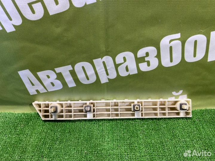 Крепление бампера заднее правое Nissan Skyline