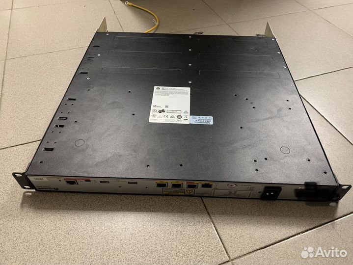 Коммутатор Huawei AR2220E