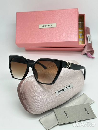 Солнцезащитные очки miu miu