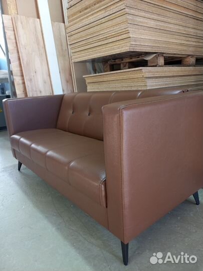 Офисный кожаный диван