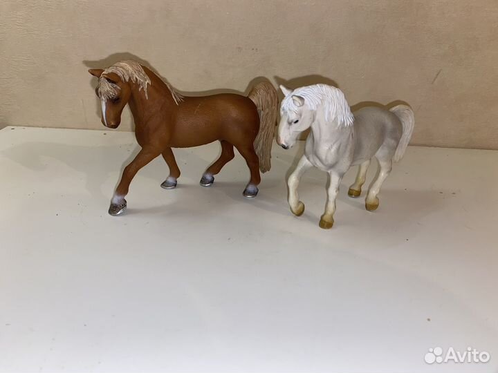 Коллекционные фигурки лошадей Schleich