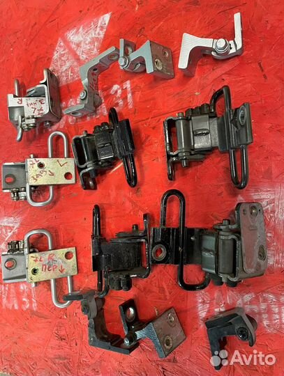 Петля двери VW Touareg