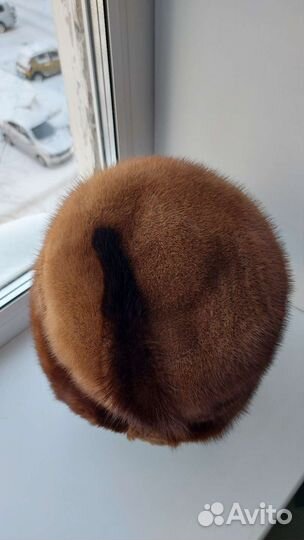 Женские меховые шапки