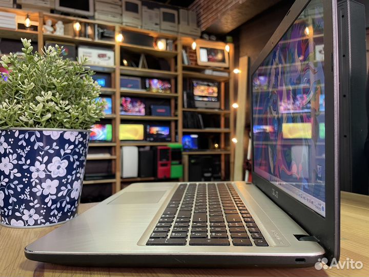 Ноутбук Asus / Intel 2.16Ггц / SSD / живой акб