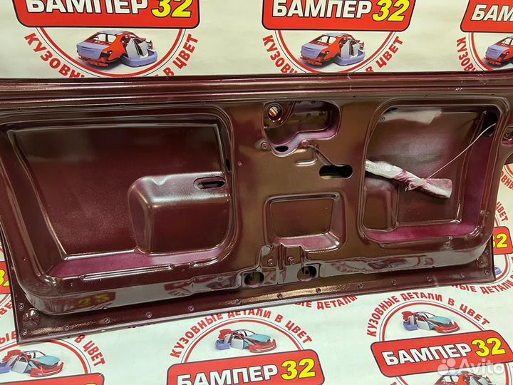 Пластиковая крышка багажника Нива в цвет