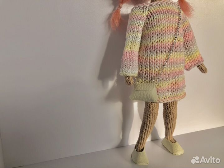 Кукла ручной работы вязаная