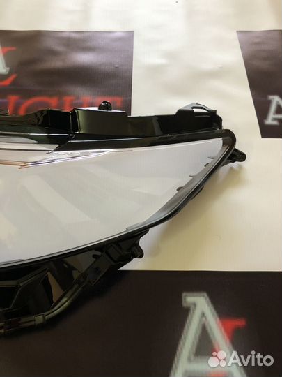 Стекло фары Toyota Camry V70 2017-н.в. LED левое